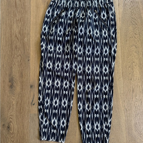 Athleta Reflections Aspire women’s navy & white print geo design pants Medium - Picture 6 of 8